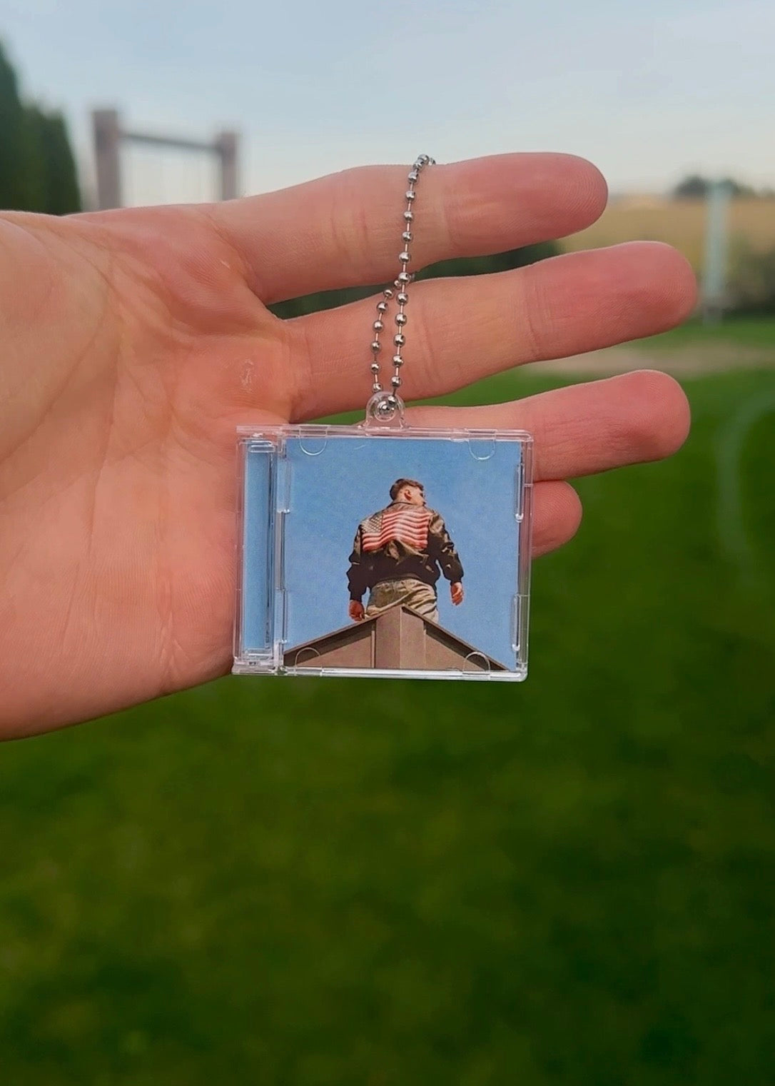 White2115 - RiRi - MusiTAG