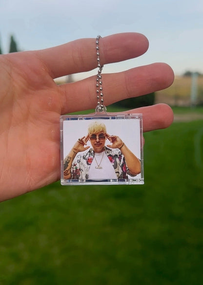 White2115 - RiRi - MusiTAG